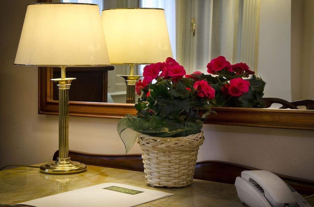 Hotel Continental Genova Экстерьер фото