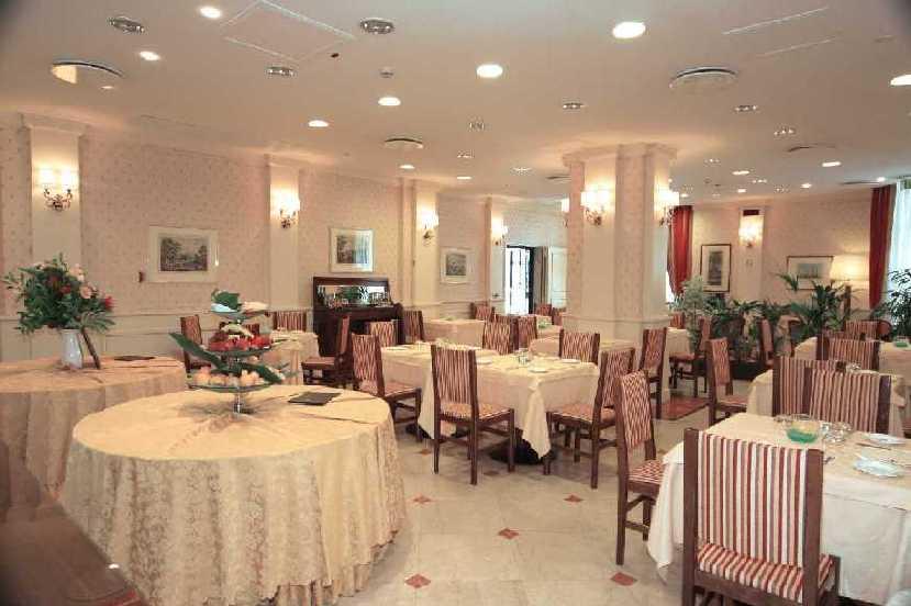 Hotel Continental Genova Ресторан фото